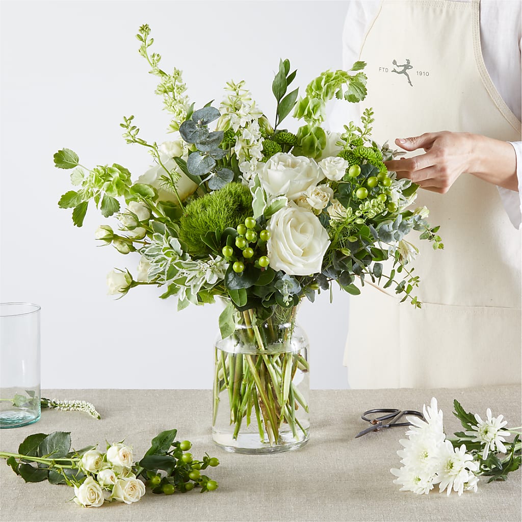 Irish Garden - A Florist Original – FLOWER'S SMILING DESIGNS, Manchester NJ