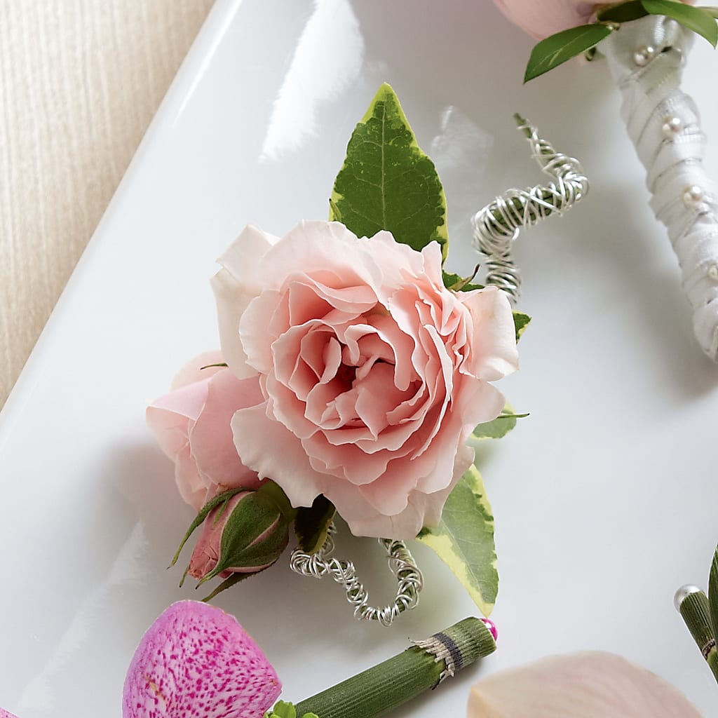 Pink Spray Rose Boutonniere – FLOWER'S SMILING DESIGNS, Manchester NJ