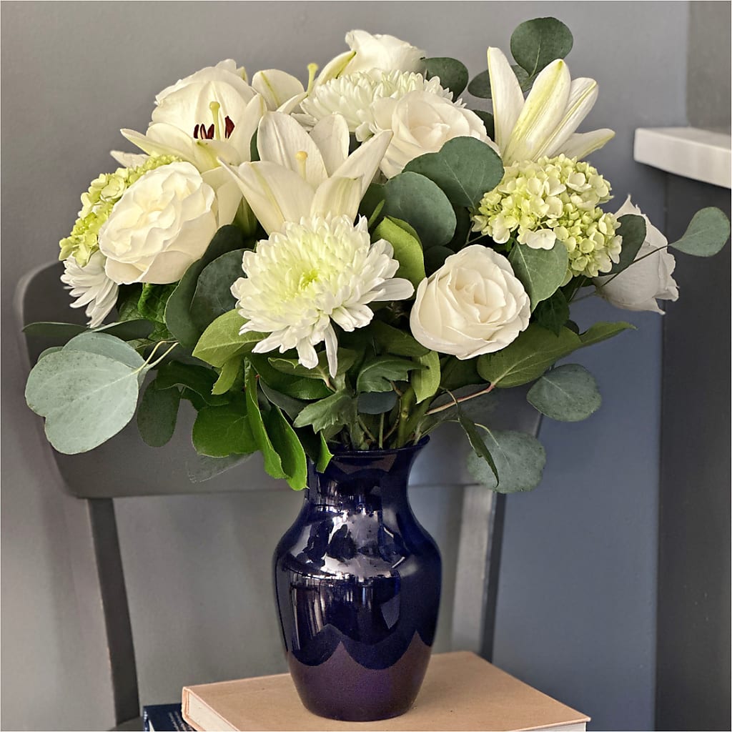 Snowy Dreams Bouquet – FLOWER'S SMILING DESIGNS, Manchester NJ
